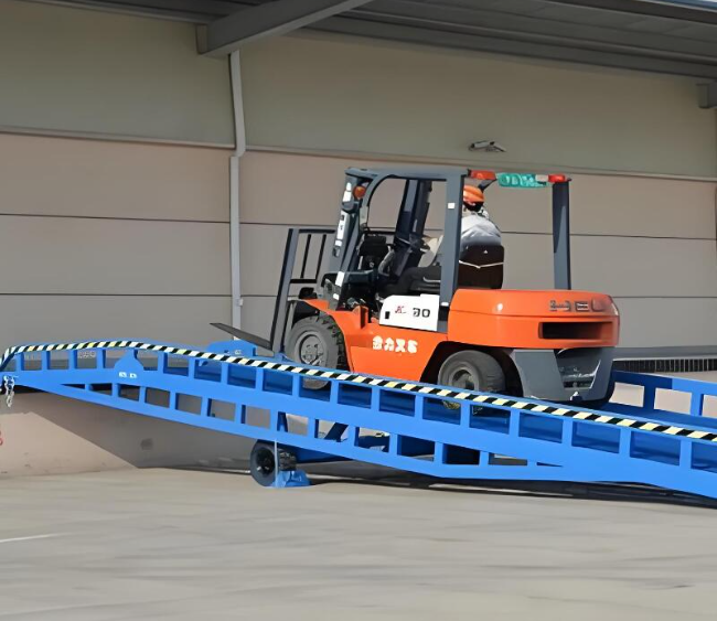 南山移动式卸货平台（叉车用）